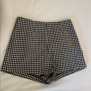 Kendall & Kylie brand: Checkered shorts